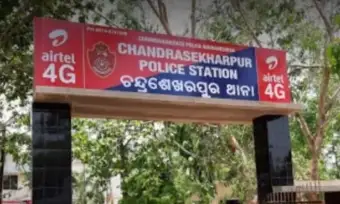 Niladri Vihar Drama: ନିଶାସକ୍ତ ଯୁବକ-ଯୁବତୀଙ୍କ ରାସ୍ତାରେ ହାଇଡ୍ରାମା, ପୁଲିସ ଆସିବା ପୂର୍ବରୁ ଫେରାର