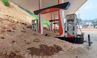 Landslide: ಗುಡ್ಡ ಕುಸಿದು ಪೆಟ್ರೋಲ್ ಬಂಕ್‌ಗೆ ನುಗ್ಗಿದ ಭಾರಿ ಪ್ರಮಾಣದ ಕಲ್ಲು ಮಣ್ಣು...
