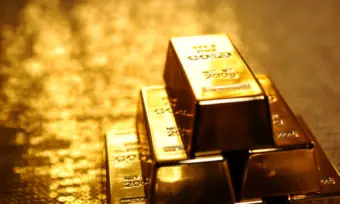 Gold rebounds Rs 3,000 to Rs 1.47 lakh/10g as weak US dollar revives bullion demand