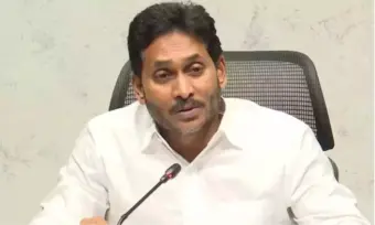 ప్రభుత్వ బడుల్లో విద్యార్థుల తగ్గుదలపై వైఎస్ జగన్ సంచలన ఆరోపణలు!