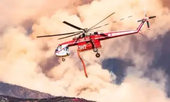 Helicopter Crash: మంటలను ఆర్పుతుండగా కూలిన హెలికాప్టర్.. ఇద్దరు పైలట్లు మృతి