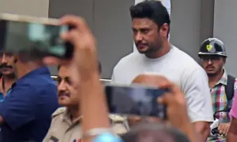 ACTOR DARSHAN: ಕೊ*ಲೆ ಕೇಸಲ್ಲಿ ನಟ ದರ್ಶನ್​​​ಗೆ ಬಿಗ್ ಶಾಕ್, ಮಾಫಿ ಸಾಕ್ಷಿ ಆದೇಶ ಪ್ರಶ್ನಿಸಿ ಸಲ್ಲಿಸಿದ್ದ ಅರ್ಜಿ ಹೈಕೋರ್ಟ್​​ ವಜಾ!