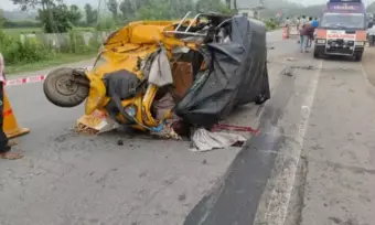 ఆటోను ఢీకొట్టిన లారీ: ముగ్గురు మృతి