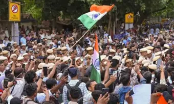 How Telugu States Reacting To Delhi Cockroach Movement?