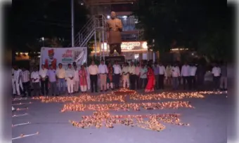 गोमती घाट पर जले 25 हजार दीप, लेजर शो से जगमगाया जौनपुर