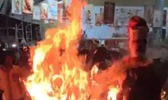 Farmers burn effigies of Modi, Shah on PM's b'day; 21 booked