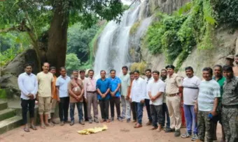 ଗଣ୍ଡାହାତୀର ସୁରକ୍ଷା ନିମନ୍ତେ ଅଣ୍ଟା ଭିଡ଼ିଲେ ପ୍ରଶାସନିକ ଅଧିକାରୀ, ସାମ୍ବାଦିକ ଓ ସମାଜସେବୀ