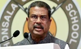 প্রশ্নফাঁসের আন্দোলন থেকে যাঁর উত্থান, ২৯ বছর পরে সেই অভিযোগেই পড়ুয়াদের রোষে শিক্ষামন্ত্রী ধর্মেন্দ্র