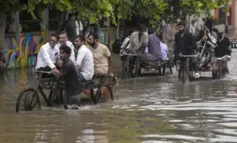 देशभर में बारिश का कहर: गुजरात - असम में बाढ़ से हालात गंभीर, 14 राज्यों में भारी बारिश का अलर्ट