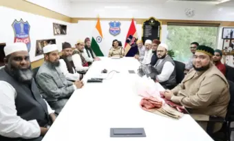 مرکزی میلاد جلوس، دیگر ریالیوں و سجاوٹ میں پولیس کے تعاون کا تیقن ڈی جی پی سی وی آنند، کمشنر پولیس وی سی سجنار و دیگر عہدیداروں کے ساتھ مرکزی میلاد جلوس کمیٹی کا جائزہ اجلاس
