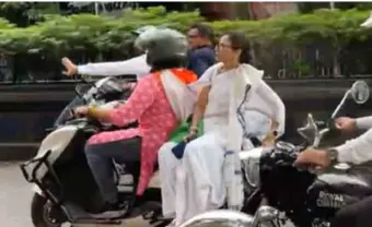তৃণমূল ছাত্র পরিষদের পদ্দপুকুর মিছিলে আচমকাই মমতা - গ্রেপ্তার হয়ে  কুনাল ঘোষ লালবাজারে