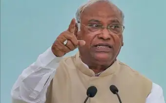 ജാതിവിവേചനവും തൊട്ടുകൂടായ്മയും ഹിന്ദുമതത്തിന്റെ നിലനില്‍പ്പിന് ഭീഷണിയെന്ന് ഖാര്‍ഗെ.