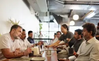 ഗ്യാനേഷ് കുമാറിന്റെ രാജി ആവശ്യം; ഇന്ത്യ സഖ്യത്തിന്റെ യോഗത്തിലേക്ക് ടിവികെയും; വിജയ്-രാഹുല്‍ ചിത്രങ്ങളുമായി പോസ്റ്റര്‍