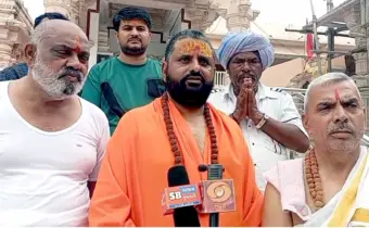 થરા ખાતે આવેલ પૌરાણિક શિવ મંદિરે સવાલાખ બિલીપત્રનો અભિષેક.