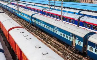 গঙ্গাতে বাঁধ কেটে মেরামতি, বাতিল মালদহগামী একাধিক ট্রেন