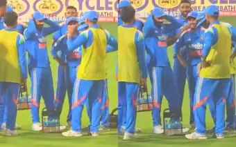 খেলার মাঝেই নৃত্যগুরু কোহলি! যশস্বী জয়সওয়ালকে দিলেন বিশেষ তালিম, ভাইরাল ভিডিও