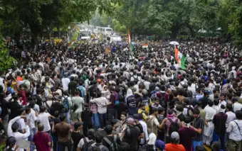 മൊബൈല്‍ ഇന്റര്‍നെറ്റ് നിരോധനത്തെ ന്യായീകരിച്ച്‌ കേന്ദ്രം