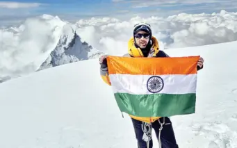 भूपिंदर सिंह ने 7077 मीटर ऊंची माउंट कुन पर फहराया तिरंगा, सुंदरनगर के सूबेदार ने टीम सहित पाई सफलता - Divya Himachal