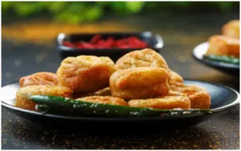 বিকেলের চায়ের আড্ডা জমাতে বানিয়ে ফেলুন মুম্বইয়ের বিখ্যাত বাটাটা বড়া