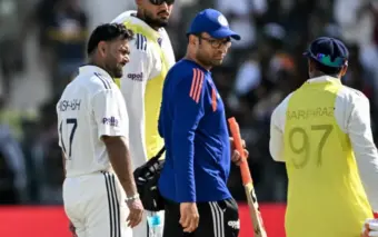 ভারতীয় শিবিরের উদ্বেগ! শ্রীলঙ্কার বিরুদ্ধে খেলতে নেমেও মাঠ ছাড়লেন ঋষভ পন্থ