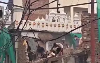 বারাণসীতে ভাঙা হচ্ছে ৫ মসজিদ: এলাকায় বিশাল নিরাপত্তা বাহিনী মোতায়েন, চলছে ড্রোন নজরদারি