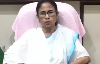 नंदीग्राममध्ये काँग्रेसला पाठिंबा, निवडणूक आयोगाच्या कारवाईवर ममता बॅनर्जींचा संताप