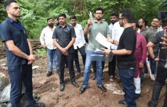 Photo - आदित्य ठाकरे यांनी मुलुंडमधील भूखंडाची केली पाहणी