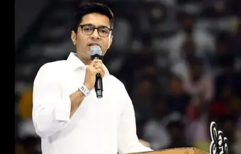 गद्दार खासदारांच्या अपात्रतेवर जलद निर्णयाची मागणी, अभिषेक बॅनर्जी यांची सर्वोच्च न्यायालयात धाव