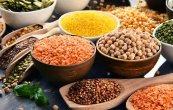 कुकरमध्ये डाळ शिजायला खूप वेळ लागत असल्यास, वापरा या सोप्या टिप्स