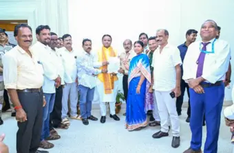ମୁଖ୍ୟମନ୍ତ୍ରୀଙ୍କୁ ଭେଟିଲେ କେନ୍ଦ୍ରାପଡ଼ାର ବନ୍ୟା ଦୁର୍ଗତ