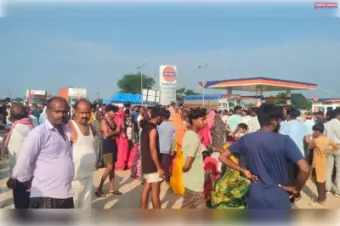 सोमवार की सुबह वाराणसी-रीवा राष्ट्रीय मार्ग पर एक ट्रक ने 12 वर्षीय छात्र और 55 वर्षीय अधेड़ को कुचल मौत