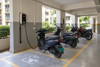 India's Electric Two-Wheelers Are Ready. Is the Ecosystem? | Autocar Professional