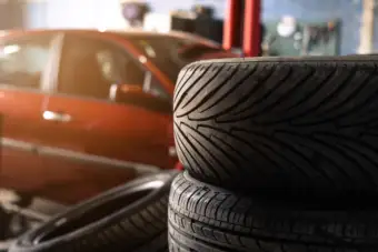 Tire Shops Are Losing Workers Due to 'Backbreaking' Labor. This Robot Can Swap a Full Set in Under 15 Minutes.