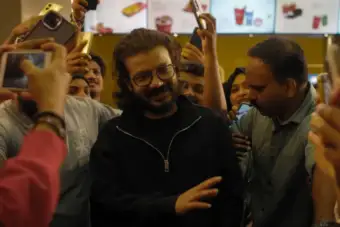ശ്രീനാഥ് ഭാസി ചിത്രം 'ഒറിജിനലി'ന്റെ ടിക്കറ്റ് ബുക്കിങ് ആരംഭിച്ചു; ചിത്രം വെള്ളിയാഴ്ച തിയേറ്ററുകളില്‍