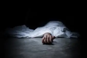 സ്കൂള്‍ വളപ്പില്‍ പ്ലസ് ടു വിദ്യാര്‍ഥിനിയെ തീ കൊളുത്തി മരിച്ച നിലയില്‍ കണ്ടെത്തി