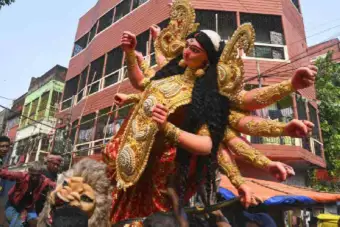 Eastern Railway gears up for festive crowds, boosts security at Howrah and Sealdah