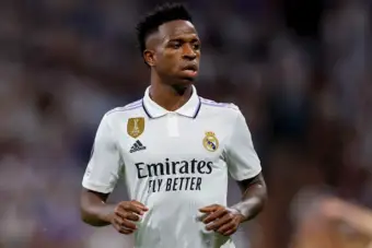 Vinícius Júnior sent off for hair pull, but Real Madrid hold on for victory