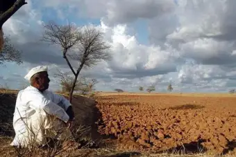 KBCत लाखोंची कमाई, तरी दुष्काळापुढे हतबल!