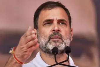 நேத்து வந்த கரப்பான்பூச்சி ஒரு மத்திய அமைச்சரை ராஜினாமா செய்ய வச்சிட்டான்.. நாம 100 வருஷமா அரசியல் செய்து ஒரு தேர்தல் ஆணையரை கூட ராஜினாமா செய்ய வைக்க முடியலையே.. ராகுல் காந்தி ஆதங்கம்..உங்களுக்கு அரசியலும் தெரியலை.. அரசியல் செய்யவும் தெரியலை..