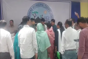 Dhanbad News : नगर निगम बोर्ड की बैठक में हंगामा, पार्षदों का वॉकआउट