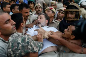 Rahul Gandhi dragged away from sit-in at PM's house