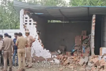 सहारनपूरमध्ये फटाक्यांच्या कारखान्यात भीषण स्फोट, दोघांचा मृत्यू तर दोन कामगार अद्याप बेपत्ता