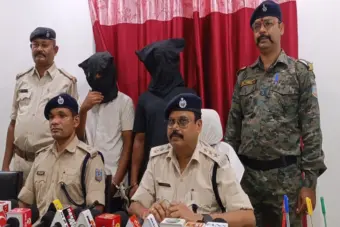 Giridih News : RTO अधिकारी बन ठगी कर रहे दो साइबर अपराधी गिरफ्तार, 6 मोबाइल व 1 आईपैड बरामद