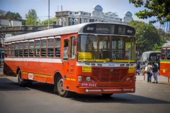 बेस्ट ने गाड़ी चलाते समय मोबाइल फोन इस्तेमाल करने वाले ड्राइवरों के खिलाफ कार्रवाई की