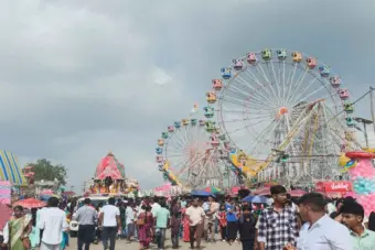 मौसीबाड़ी से निकले भगवान जगन्नाथ, हजारों श्रद्धालु खींच रहे रथ
