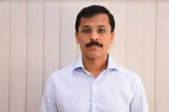 बाहेर जेवताना सावधान! 'या' ४ गोष्टी तपासा; FDA आयुक्तांचा सल्ला