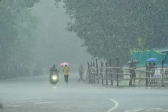 Heavy rain, thunderstorms likely for Kolkata this week; Met office issues orange alert