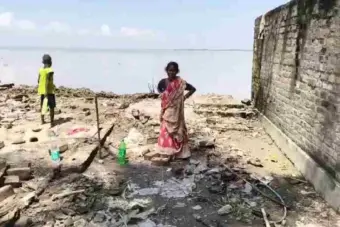 Raging Padma devours village homes, temple; 20 families flee Murshidabad village