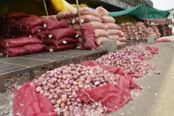 After Sugar Price Rise, Onion Price Surge Pushes Centre to Launch Kanda Express, Should Consumers Brace for Costlier Kitchen Staples?
