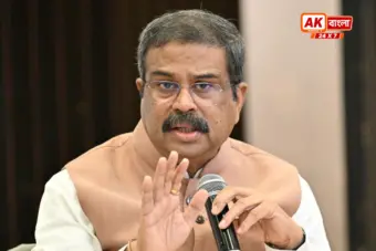 অবশেষে নতিস্বীকার! ককরোচদের দাবির মুখে ইস্তফা শিক্ষামন্ত্রী ধর্মেন্দ্র প্রধানের